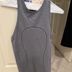 Lululemon top. Size 4.